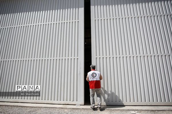 توزیع کالای اساسی بین سیل زدگان استان لرستان