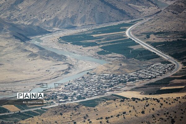 توزیع کالای اساسی بین سیل زدگان استان لرستان