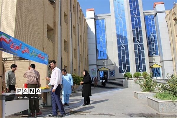برپایی ایستگاه صلواتی دانش‌آموزی به مناسبت میلاد امام رضا(ع)