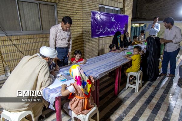 نمایشگاه نقاشی و سفالگری کودکان در دفتر امام جمعه یزد