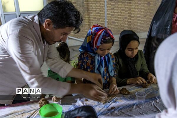 نمایشگاه نقاشی و سفالگری کودکان در دفتر امام جمعه یزد