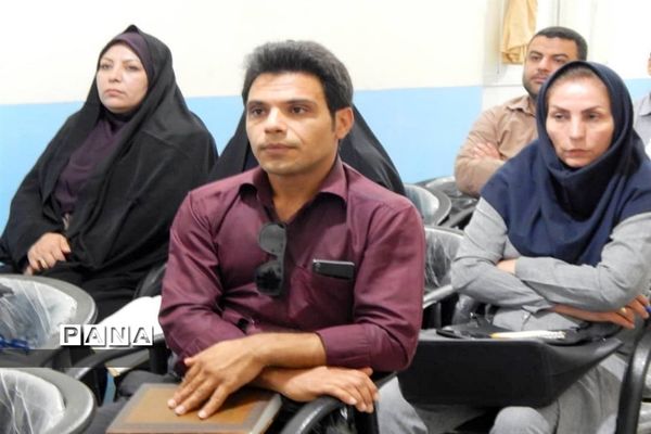 جلسه توجیهی لباس فرم مدارس دشتستان