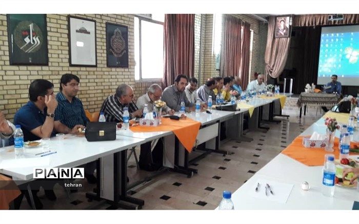 جلسه تخصصی مدیران هنرستان های دولتی و غیردولتی منطقه7