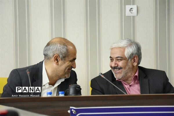 جلسه مشترک معاون وزیر و شورای معاونان اداره‌کل آموزش و پرورش استان آذربایجان شرقی