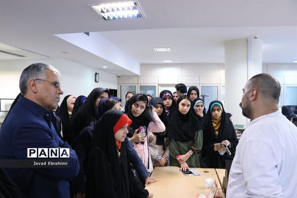 بازدید دانش‌آموزان دختر دوره‌‌های تابستانه سازمان دانش‌آموزی خراسان رضوی  از موسسه فرهنگی شهر آرا مشهد
