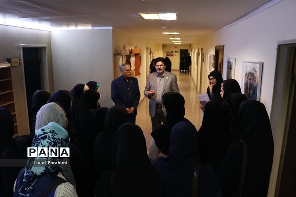 بازدید دانش‌آموزان دختر دوره‌‌های تابستانه سازمان دانش‌آموزی خراسان رضوی  از موسسه فرهنگی شهر آرا مشهد
