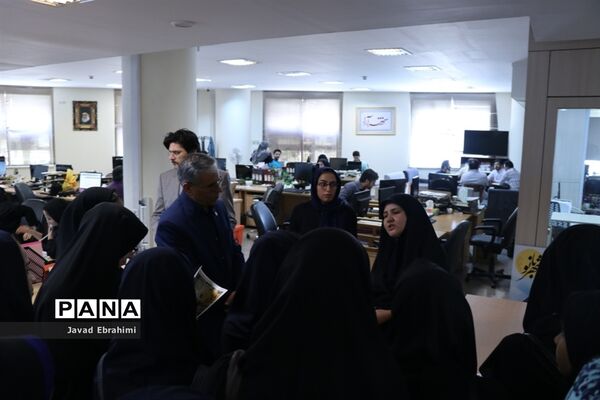 بازدید دانش‌آموزان دختر دوره‌‌های تابستانه سازمان دانش‌آموزی خراسان رضوی  از موسسه فرهنگی شهر آرا مشهد