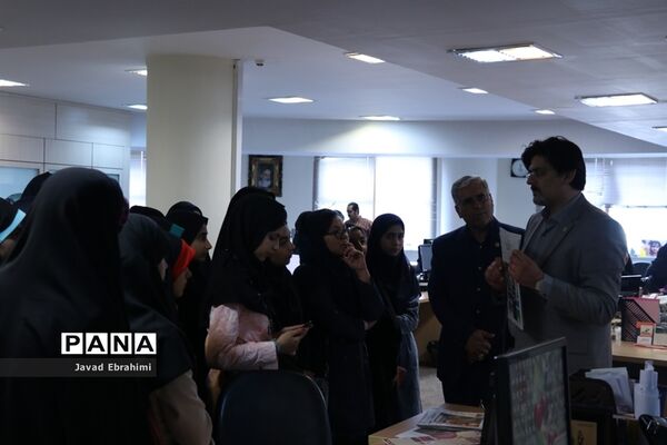 بازدید دانش‌آموزان دختر دوره‌‌های تابستانه سازمان دانش‌آموزی خراسان رضوی  از موسسه فرهنگی شهر آرا مشهد