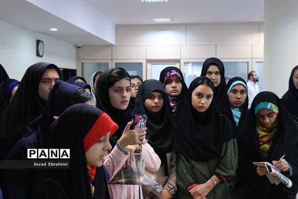 بازدید دانش‌آموزان دختر دوره‌‌های تابستانه سازمان دانش‌آموزی خراسان رضوی  از موسسه فرهنگی شهر آرا مشهد