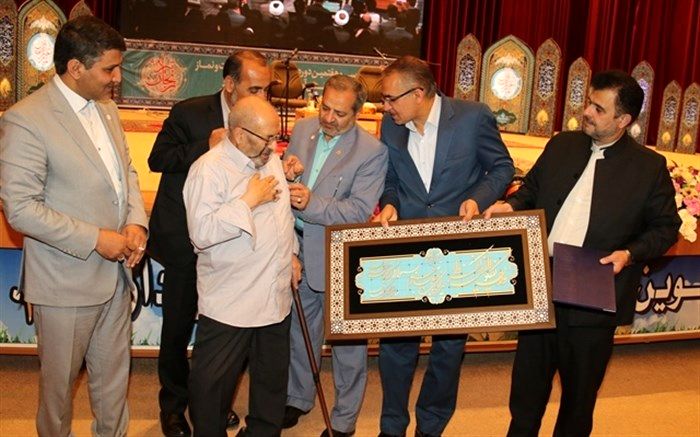 تجلیل از پدر بزرگوار شهیدان حاج علی اکبر و علی اصغر نقدی