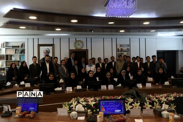 نشست نمایندگان تشکل‌های دانش‌آموزی خراسان رضوی با مدیرکل آموزش و پرورش استان