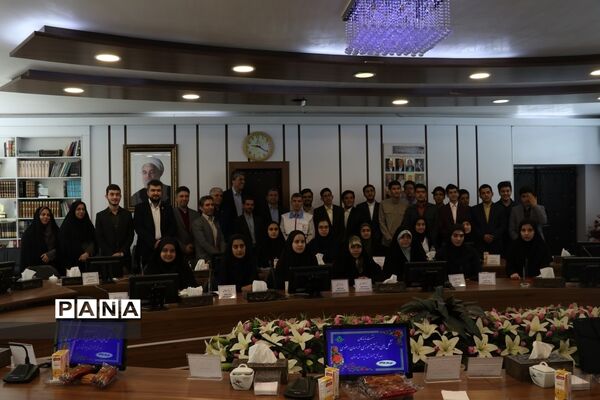 نشست نمایندگان تشکل‌های دانش‌آموزی خراسان رضوی با مدیرکل آموزش و پرورش استان