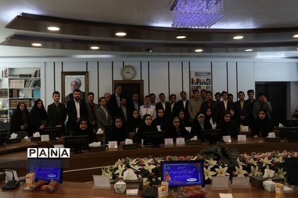 نشست نمایندگان تشکل‌های دانش‌آموزی خراسان رضوی با مدیرکل آموزش و پرورش استان