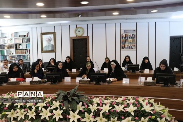نشست نمایندگان تشکل‌های دانش‌آموزی خراسان رضوی با مدیرکل آموزش و پرورش استان