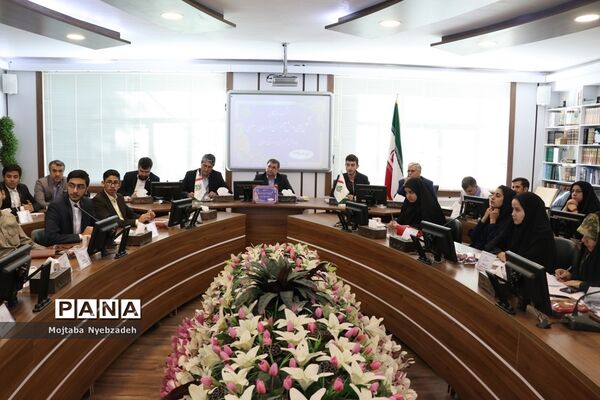 نشست نمایندگان تشکل‌های دانش‌آموزی خراسان رضوی با مدیرکل آموزش و پرورش استان
