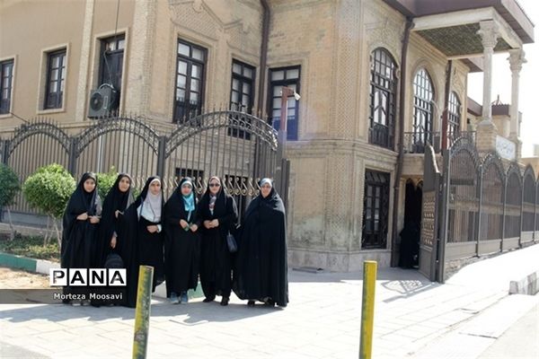 بازدید دانش‌آموزان شرکت کننده در مسابقات قرآن از نقاط دیدنی شهر زنجان