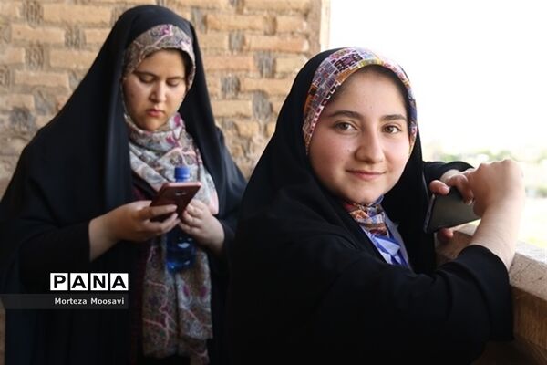 بازدید دانش‌آموزان شرکت کننده در مسابقات قرآن از نقاط دیدنی شهر زنجان