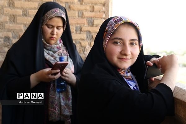 بازدید دانش‌آموزان شرکت کننده در مسابقات قرآن از نقاط دیدنی شهر زنجان