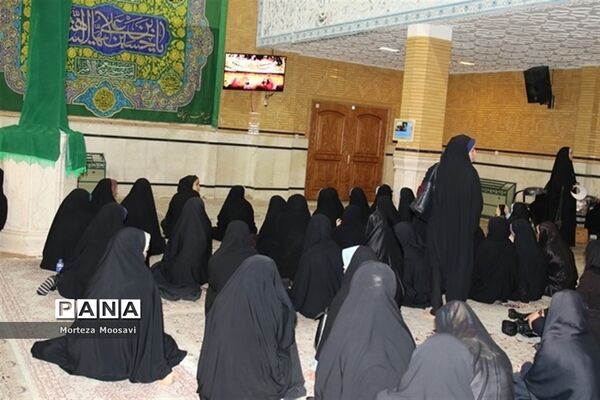بازدید دانش‌آموزان شرکت کننده در مسابقات قرآن از نقاط دیدنی شهر زنجان