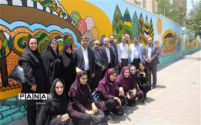 بازدید معاون متوسطه شهر تهران از موفقیت های هنرستانی در منطقه13