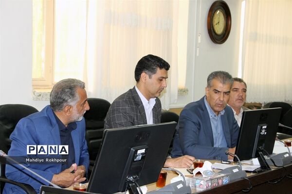 چهارمین نشست کارگروه ساماندهی ونظارت بر لباس فرم مدارس