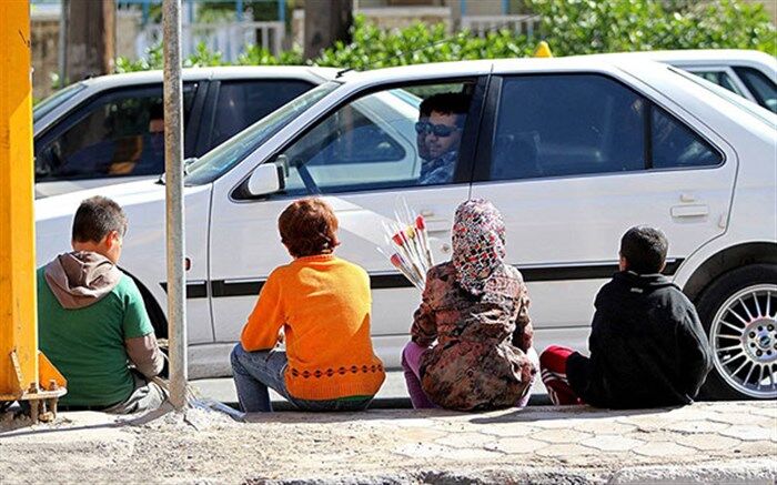 کودکان خیابانی خارجی به همراه خانواده‌‌هایشان «ردِ مرز» می‌شوند