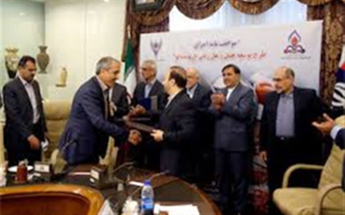 انعقاد موافقت‌نامه ریلی بین سازمان منطقه آزاد انزلی و شرکت ساخت و توسعه زیربناهای حمل و نقل