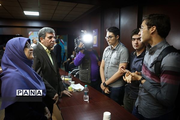 تجلیل از مدال‌آوران و شرکت کنندگان در المپیاد ریاضی لندن و المپیادی‌های فیزیک