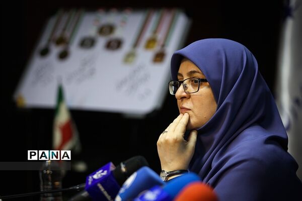 تجلیل از مدال‌آوران و شرکت کنندگان در المپیاد ریاضی لندن و المپیادی‌های فیزیک