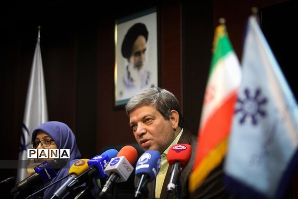 تجلیل از مدال‌آوران و شرکت کنندگان در المپیاد ریاضی لندن و المپیادی‌های فیزیک