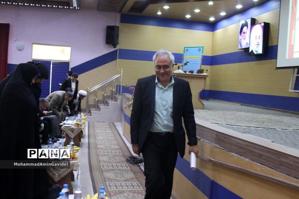 مراسم تجلیل از تسهیل گران برترطرح مشارکت اجتماعی دانش آموزان درپیشگیری از آسیب های اجتماعی استان آذربایجان شرقی