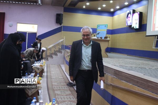 مراسم تجلیل از تسهیل گران برترطرح مشارکت اجتماعی دانش آموزان درپیشگیری از آسیب های اجتماعی استان آذربایجان شرقی