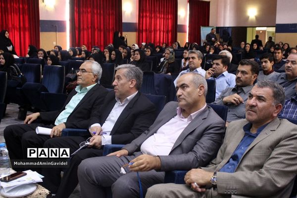 مراسم تجلیل از تسهیل گران برترطرح مشارکت اجتماعی دانش آموزان درپیشگیری از آسیب های اجتماعی استان آذربایجان شرقی