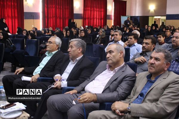 مراسم تجلیل از تسهیل گران برترطرح مشارکت اجتماعی دانش آموزان درپیشگیری از آسیب های اجتماعی استان آذربایجان شرقی