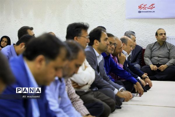 دیدار مدیرکل و جمعی از کارکنان سازمان فنی و حرفه‌ای خراسان جنوبی با حجت الاسلام و المسلمین حاج آقای عبادی