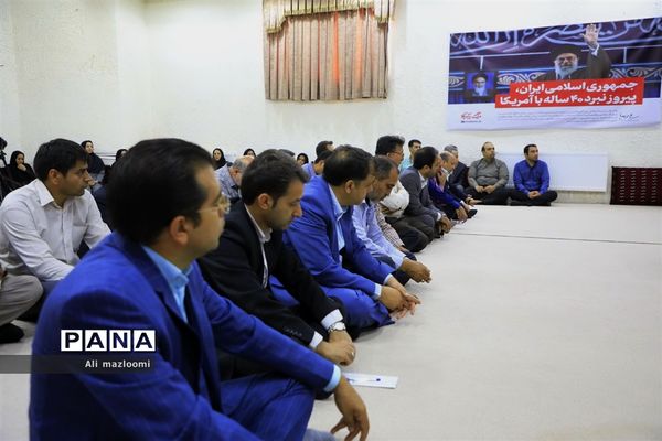 دیدار مدیرکل و جمعی از کارکنان سازمان فنی و حرفه‌ای خراسان جنوبی با حجت الاسلام و المسلمین حاج آقای عبادی