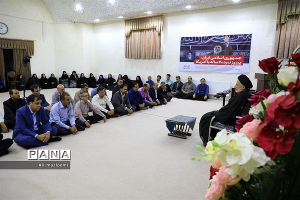 دیدار مدیرکل و جمعی از کارکنان سازمان فنی و حرفه‌ای خراسان جنوبی با حجت الاسلام و المسلمین حاج آقای عبادی