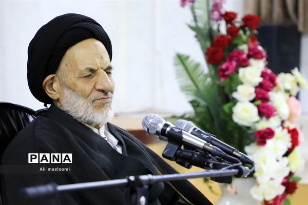 دیدار مدیرکل و جمعی از کارکنان سازمان فنی و حرفه‌ای خراسان جنوبی با حجت الاسلام و المسلمین حاج آقای عبادی