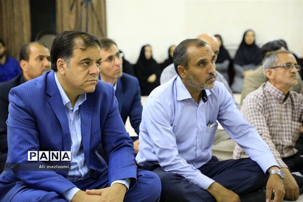 دیدار مدیرکل و جمعی از کارکنان سازمان فنی و حرفه‌ای خراسان جنوبی با حجت الاسلام و المسلمین حاج آقای عبادی