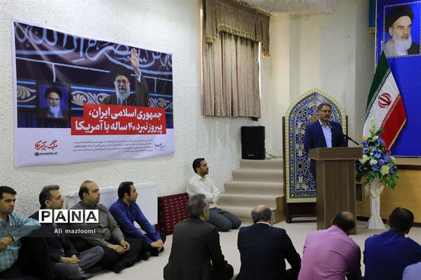 دیدار مدیرکل و جمعی از کارکنان سازمان فنی و حرفه‌ای خراسان جنوبی با حجت الاسلام و المسلمین حاج آقای عبادی