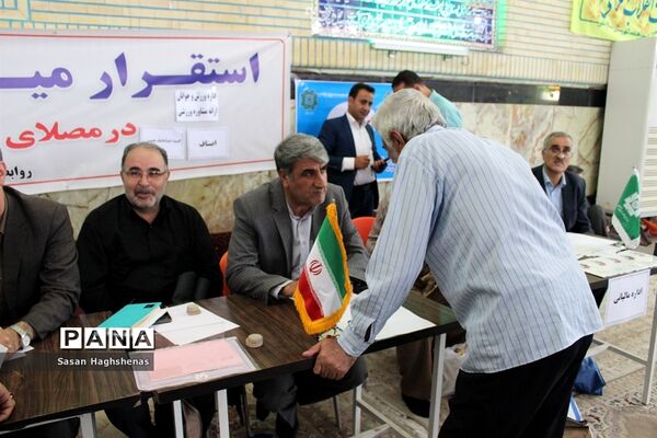 برپایی میز خدمت ادارات در نماز جمعه اسلامشهر