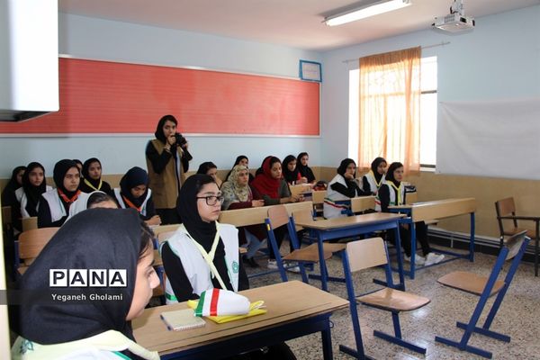 بازدید مدیر سازمان دانش‌آموزی استان از پایگاه‌های اوقات فراغت پیشتازان دختر