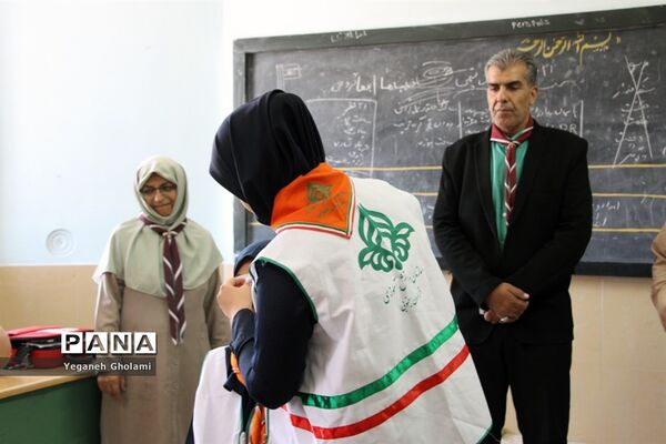 بازدید مدیر سازمان دانش‌آموزی استان از پایگاه‌های اوقات فراغت پیشتازان دختر