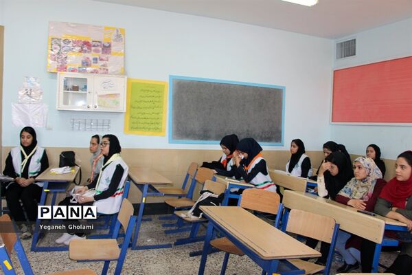 بازدید مدیر سازمان دانش‌آموزی استان از پایگاه‌های اوقات فراغت پیشتازان دختر