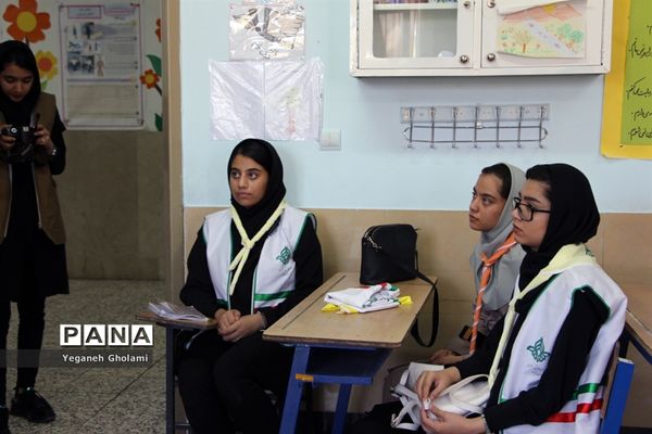 بازدید مدیر سازمان دانش‌آموزی استان از پایگاه‌های اوقات فراغت پیشتازان دختر