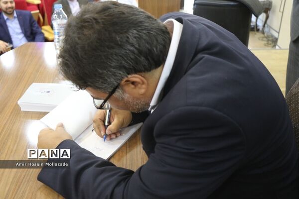 آئین رونمایی از مجموعه اشعار «وقت سلام» در ارومیه