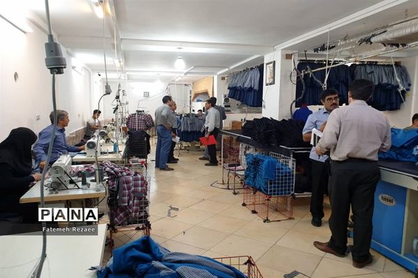 بازدید تیم نظارت تخصصی از تولیدی‌های لباس فرم مدارس