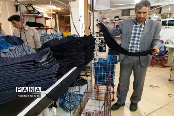 بازدید تیم نظارت تخصصی از تولیدی‌های لباس فرم مدارس