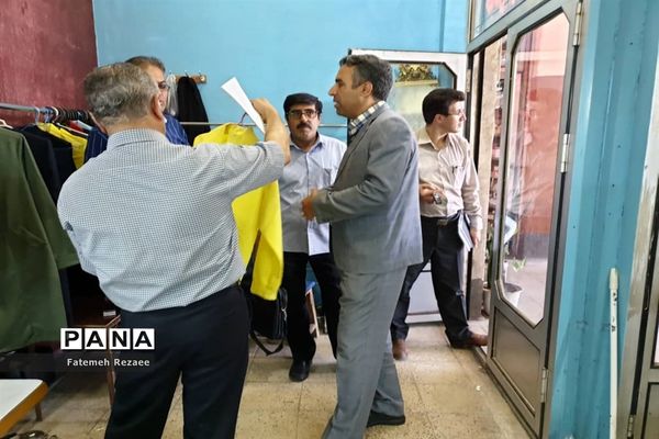 بازدید تیم نظارت تخصصی از تولیدی‌های لباس فرم مدارس