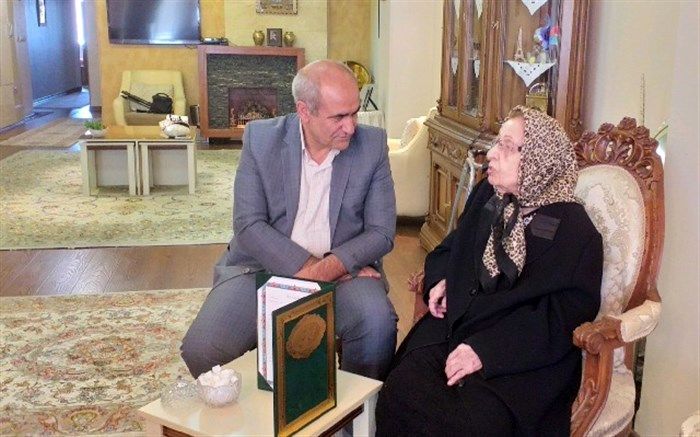 حضور مدیر کل آموزش و پرورش استان در جشن تولد  یکصد سالگی پیشکسوت فرهنگی